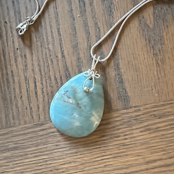 Chic Silver Necklace wire hand wrapped with Natural Stone Pendant - Picture 2 of 6